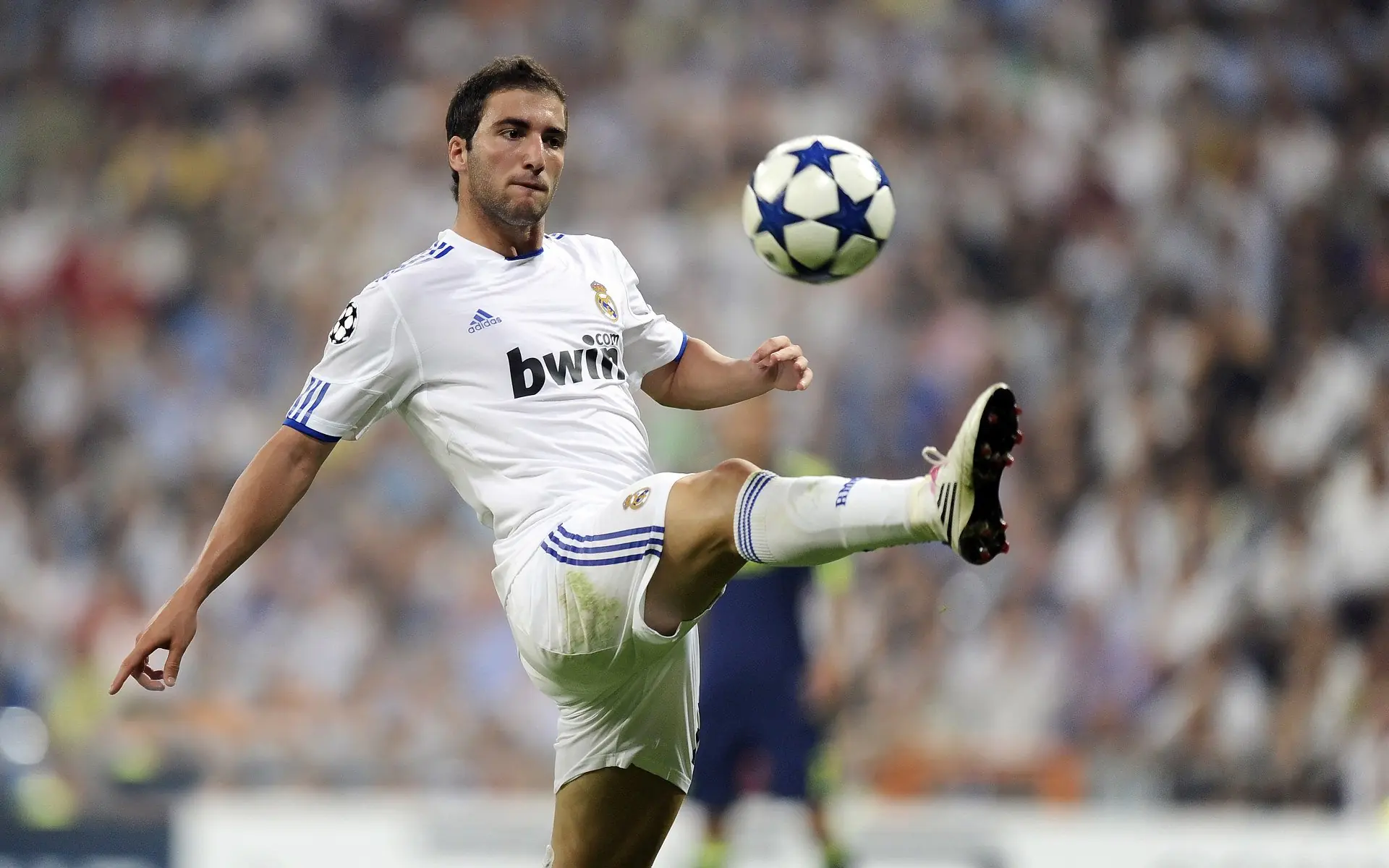 阿斯顿维拉在英超联赛中排名第四，获得欧冠资格，阿斯顿维拉夺得欧冠